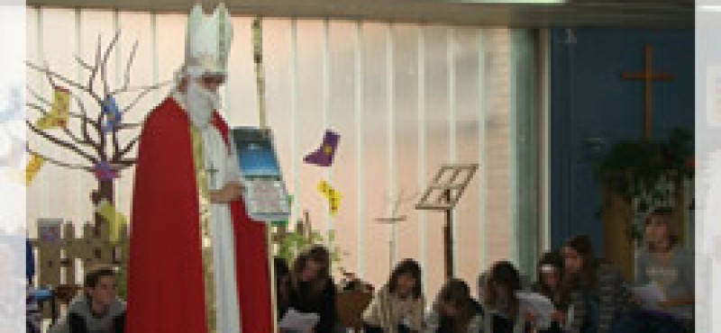 Sveti Nikola darivao i razveselio mališane
